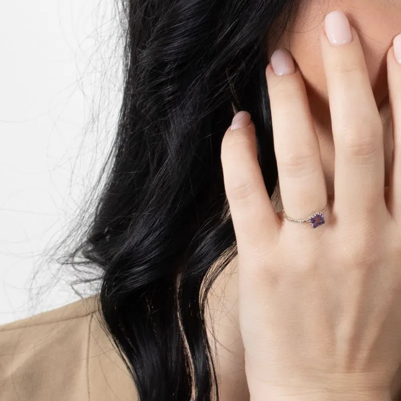 14K White Gold Square Ring Inlaid With Amethyst