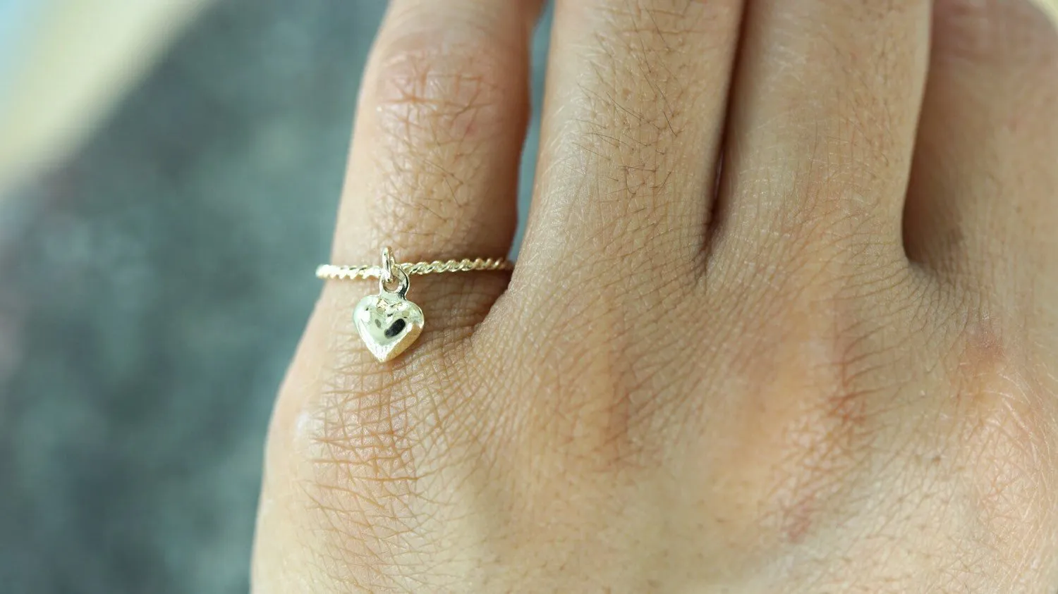 14k Yellow Gold Twine Rope With A Dangling Heart Charm Band Promise Anniversary Fashion Pinky Ring