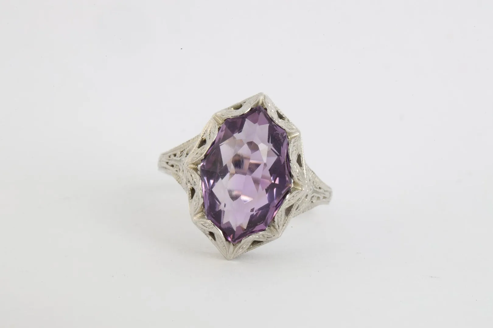 18k White Gold Ring with 8.22tcw Amethyst Size 7.5 (4.97g.)