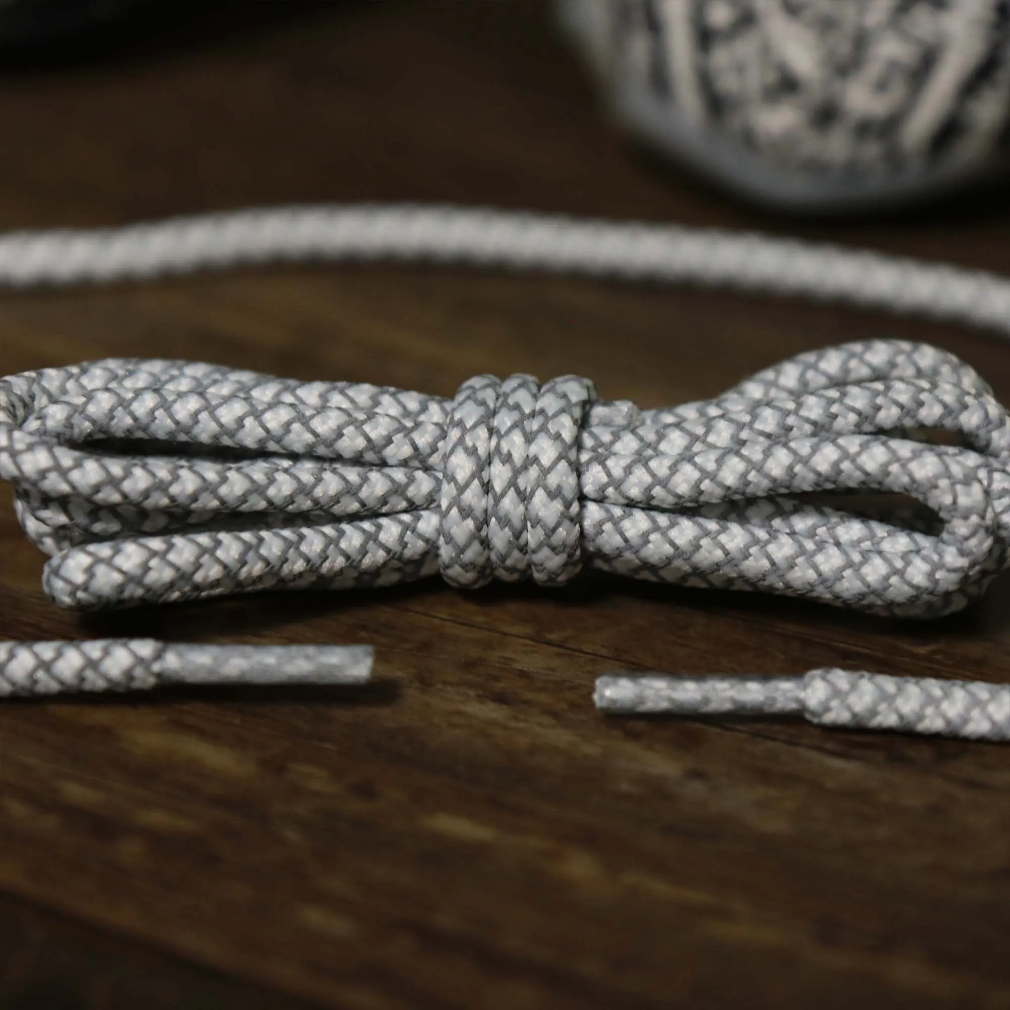 3M Reflective White/Ice Gray Solid Shoelaces with White/Ice Gray Aglets | 120cm Capswag