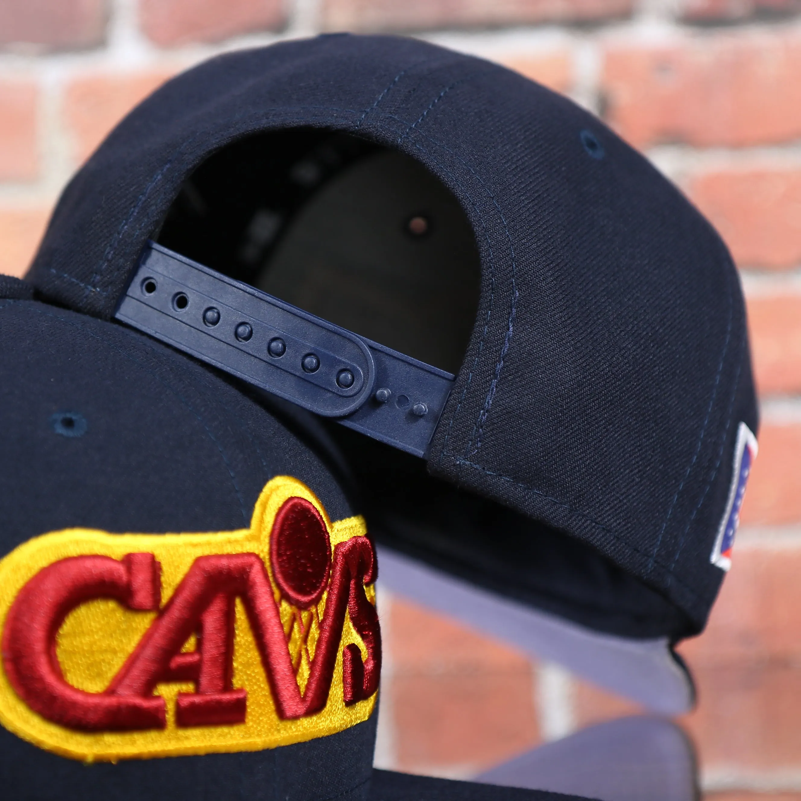 Cleveland Cavaliers Vintage City Flag Side Patch Gray Bottom 9Fifty Snapback | Navy