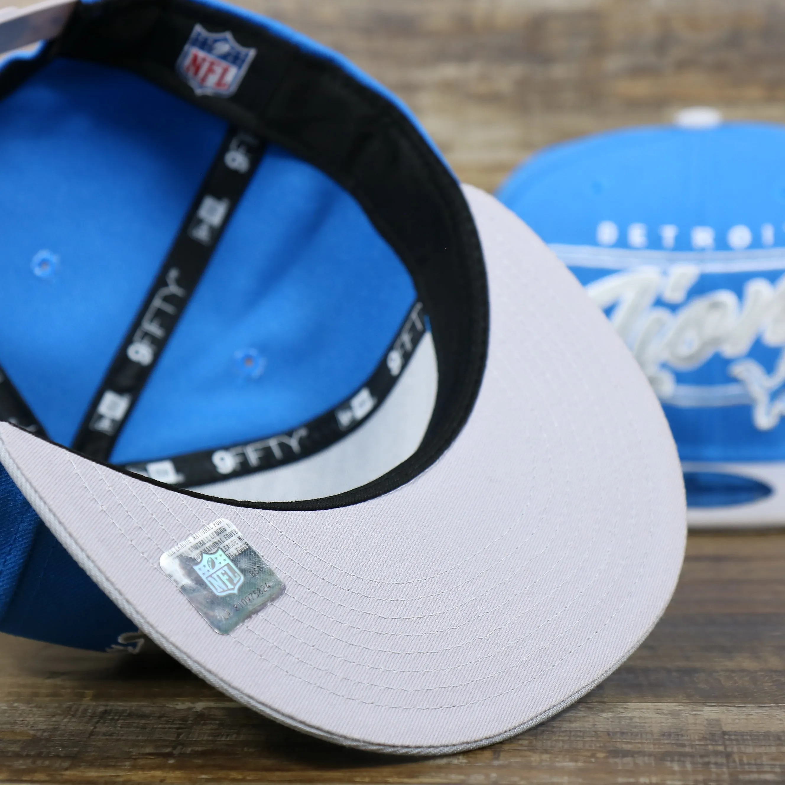 Detroit Lions Team Script College Bar Gray Bottom 9Fifty Snapback | Blue and Gray Snap Cap