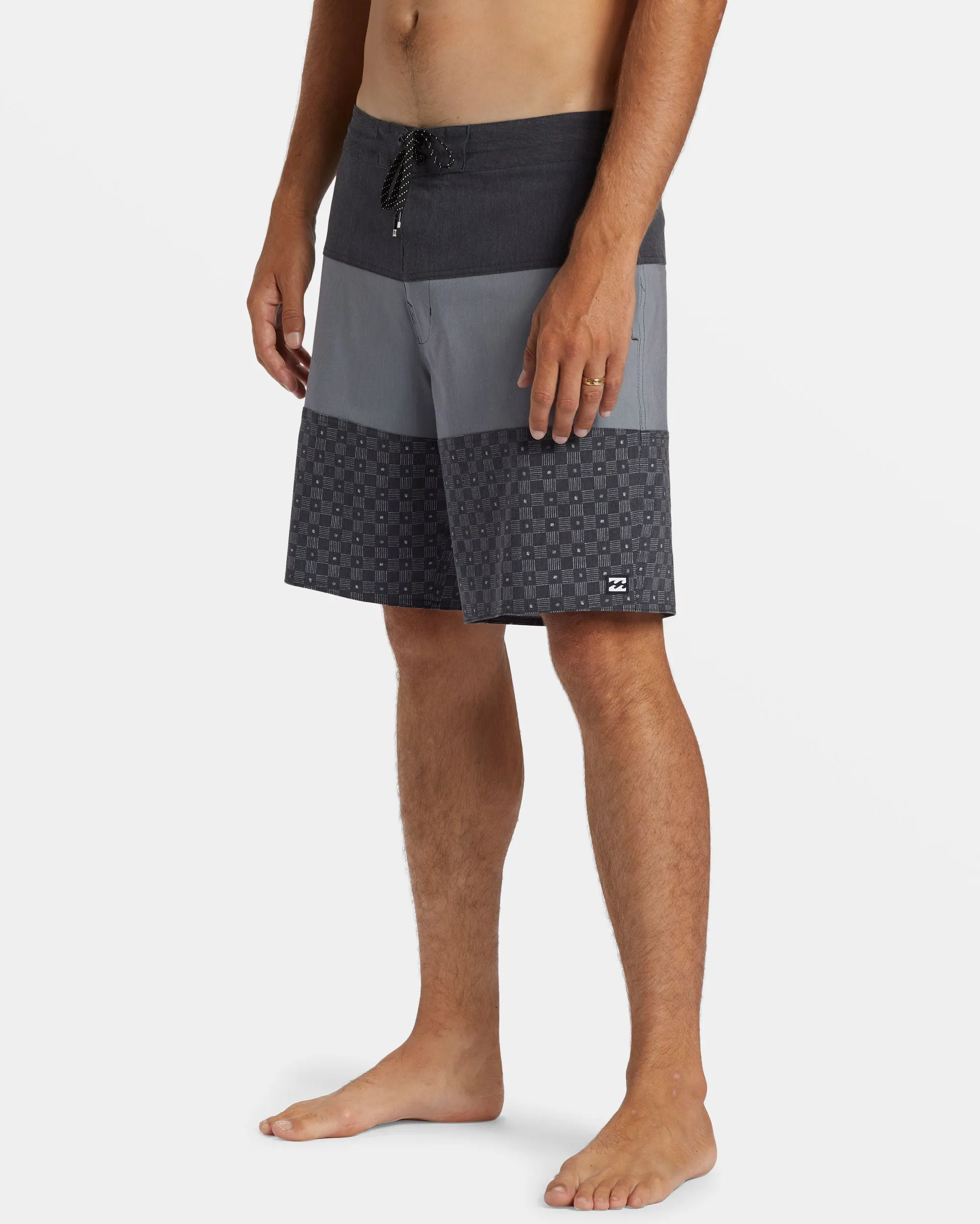 Tribong Lo Tide 19 Boardshorts - Black